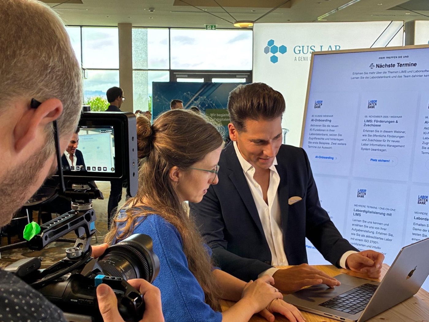Videodreh am Stand der Labordatenbank beim LIMS-Forum 2025